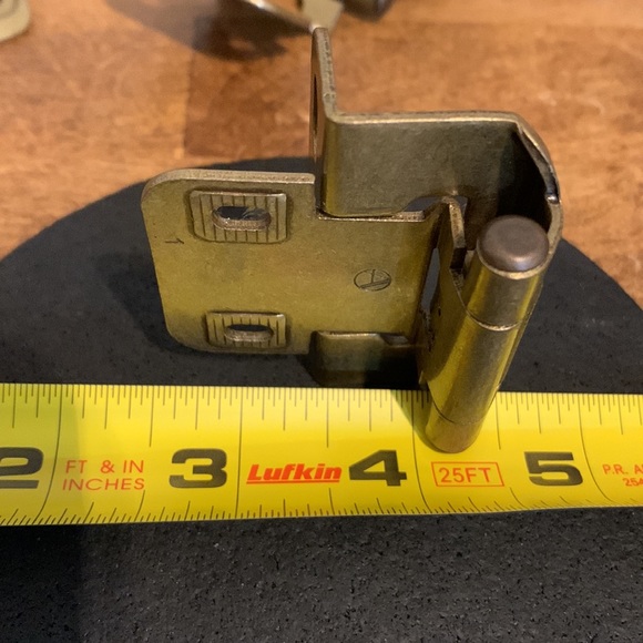 Amerock ld7552bb-XCP20 Overlay Burnished Brass Partial Wrap Cabinet Hinges 1/2” - Picture 5 of 6